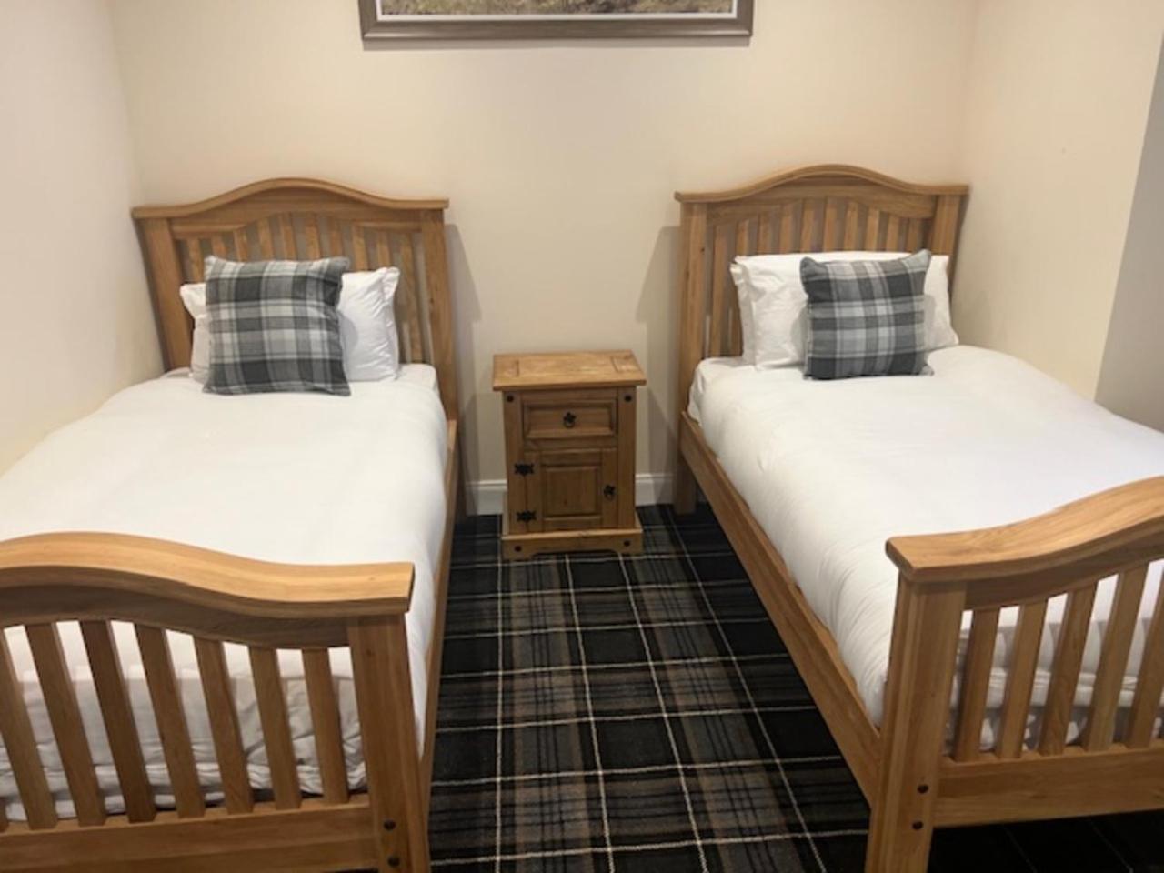 Waverley Inn Lodge ディングウォール エクステリア 写真