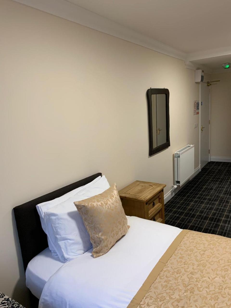 Waverley Inn Lodge ディングウォール エクステリア 写真